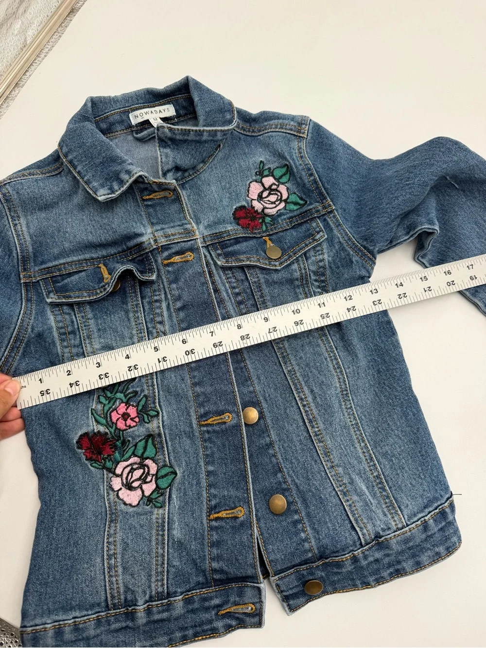 Nowadays Girls Denim Jacket Medium Blue Floral Embroidered Button Front Jean